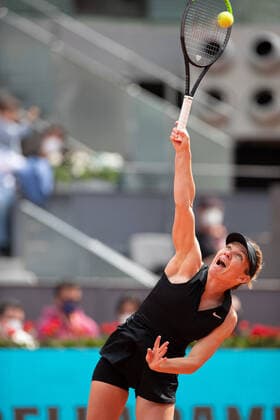(210503) -- MADRID, May 3, 2021 -- Simona Halep of Romania serves the ball during the women s singles 2nd round match against Zheng Saisai of China at the Madrid Open tennis tournament in Madrid, Spain, May 2, 2021. ) (SP)SPAIN-MADRID-TENNIS-MADRID OPEN MengxDingbo 