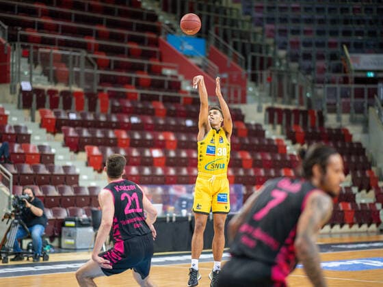 Leon Kratzer (Telekom Baskets Bonn, 21), Oscar DA Silva (MHP Riesen Ludwigsburg, 30), Chris Babb (Telekom Baskets Bonn, 07), MHP Riesen Ludwigsburg vs. Telekom Baskets Bonn, Basketball, Bundesliga, easycredit BBL, 32. Spieltag, Spielzeit 2020 2021, 02.05.2021, MHP Riesen Ludwigsburg vs. Telekom Baskets Bonn, Basketball, Bundesliga, easycredit BBL, 32. Spieltag, Spielzeit 2020 2021, 02.05.2021 Ludwigsburg Copyright: xEibner-Pressefoto SaschaxWaltherx EP_SWA