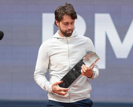 Sieger Nikoloz Basilashvili (GEO) mit dem Pokal, Trophäe, Herren Einzel, Siegerehrung, Praesentation Copyright: xJuergenxHasenkopfx