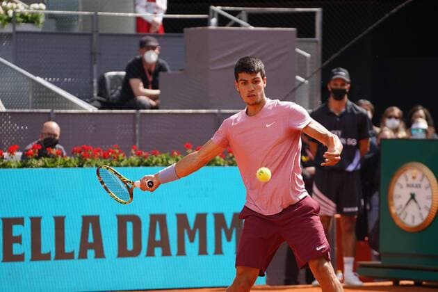 Adrian Mannarino (FRA) vs Carlos Alcaraz (SPA) during the Monday session at the Mutua Madrid Tennis Open, Madrid May 3, 2021 Cordon Press
