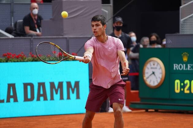 Adrian Mannarino (FRA) vs Carlos Alcaraz (SPA) during the Monday session at the Mutua Madrid Tennis Open, Madrid May 3, 2021 Cordon Press