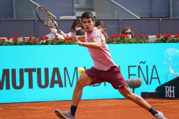 Adrian Mannarino (FRA) vs Carlos Alcaraz (SPA) during the Monday session at the Mutua Madrid Tennis Open, Madrid May 3, 2021 Cordon Press