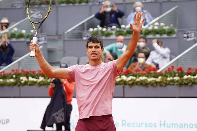 Adrian Mannarino (FRA) vs Carlos Alcaraz (SPA) during the Monday session at the Mutua Madrid Tennis Open, Madrid May 3, 2021 Cordon Press