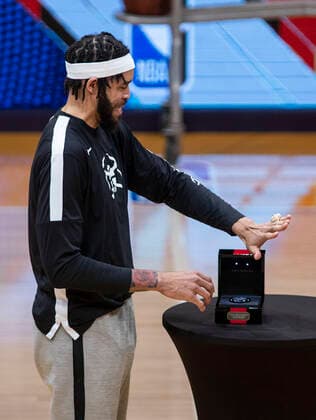 May 3, 2021, Los Angeles, California, USA: JaVale McGee 6 of the Denver Nuggets gets his Los Angeles Lakers championship ring prior to their regular season NBA, Basketball Herren, USA game with the Los Angeles Lakers on Monday May 3, 2021 at the Staples Center in Los Angeles, California. Los Angeles USA - ZUMAp124 20210503_zaa_p124_003 Copyright: xJAVIERxROJASx