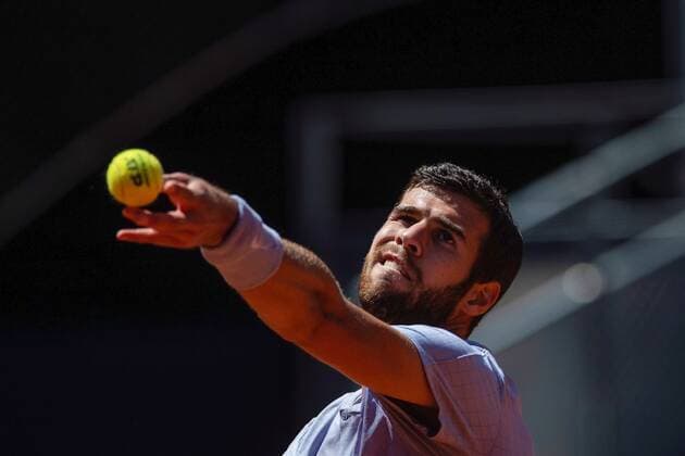 Russian tennis player Karen Khachanov in action against Japanese Kei Nishikori during their match at the Mutua Madrid Open tennis tournament game played at La Caja Magica tennis complex in Madrid, Spain, 04 May 2021. Karen Khachanov vs Kei Nishikori !ACHTUNG: NUR REDAKTIONELLE NUTZUNG!  Copyright: xRodrigoxJimenezx GRAF8941 20210504-637557341006679507