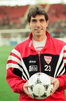 26.10.96 VfB Stuttgart - Borussia Mönchengladbach Deutschland, Stuttgart, 26.10.1996, Fussball, Bundesliga, Saison 1996 1997, VfB Stuttgart - Borussia Mönchengladbach (5:0): Rainer Adrion (Co-Trainer VfB Stuttgart).