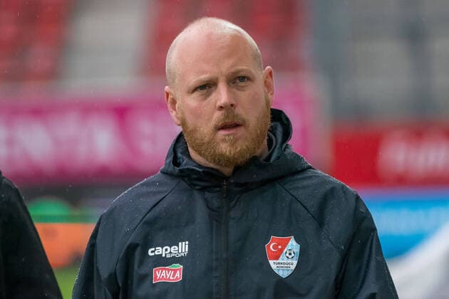 Hallescher FC - Tuerkguecue Muenchen, 3. Liga, 2020 2021, 35. Spieltag, 04.05.2021, Co-Trainer Andreas Pummer (Tuerkguecue). DFL REGULATIONS PROHIBIT ANY USE OF PHOTOGRAPHS AS IMAGE SEQUENCES AND OR QUASI-VIDEO, Hallescher FC - Tuerkguecue Muenchen, 3. Liga, 2020 2021, 35. Spieltag, 04.05.2021, Halle