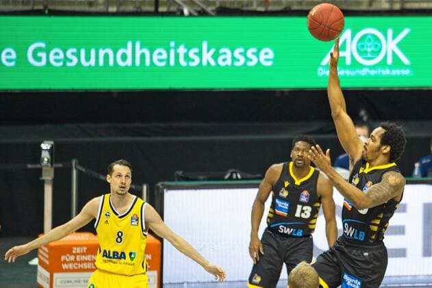 v.l. Marcus Eriksson - Alba 8, Yorman Polas Bartolo - Ludwigsburg 13, l , 04.05.2021, BBL, Alba Berlin vs MHP RIESEN Ludwigsburg, in der Mercedes Benz Arena, GER, Berlin, 04.05.2021, BBL, Alba vs MHP RIESEN Ludwigsburg Berlin Copyright: xUwexKoch Eibner-Pressefotox EP_UKH