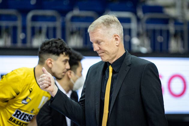 Basketball Berlin 04.05.2021 1. Bundesliga easyCredit-BBL BBL Saison 2020 2021 Alba Berlin - MHP RIESEN Ludwigsburg John Patrick (Ludwigsburg, Trainer) Jubel