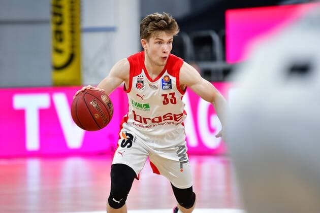 BAMBERG 04.05.2021 --- Basketball ---- easycredit 1. Basketball Bundesliga ---- 33. Spieltag: Brose Bamberg vs Gießen 46ers --- Bennet Hundt (33, Brose Bamberg) --- Foto: Hans-Martin Issler isslerimages ---- Brose Bamberg vs Gießen 46ers
