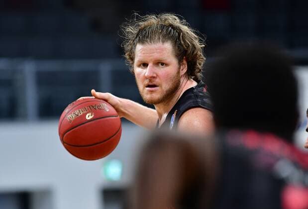 BAMBERG 04.05.2021 --- Basketball ---- easycredit 1. Basketball Bundesliga ---- 33. Spieltag: Brose Bamberg vs Gießen 46ers --- John Bryant (54, Gießen 46ers) --- Foto: Hans-Martin Issler isslerimages ---- Brose Bamberg vs Gießen 46ers