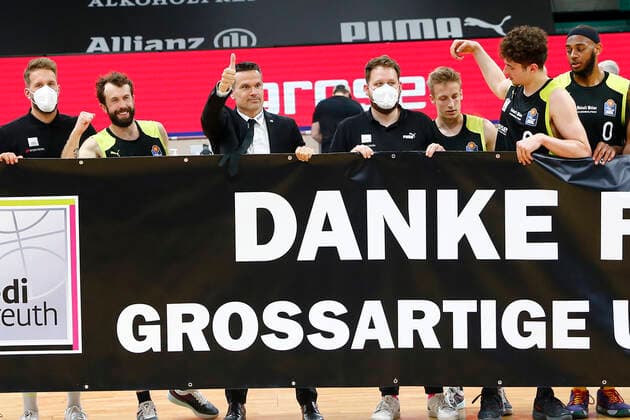 33. Spieltag der easyCredit BBL Basketball Bundesliga am 04. Mai 2021in der Oberfrankenhalle in Bayreuth Bayern Deutschland Saison 2020-2021 Medi Bayreuth gegen Fraport Skyliners Frankfurt Raoul Korner (Medi Bayreuth) Trainer , Bastian Doreth,