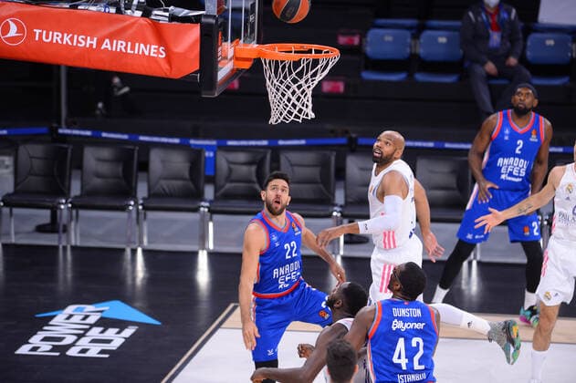 Vasilije Micic (22) of Anadolu Efes and Alex Tyus of Real Madrid during the Turkish Airlines Euroleague quarter final 5th match between Anadolu Efes and Real Madrid at Sinan Erdem Dome in Istanbul , Turkey on May 04 , 2021. 