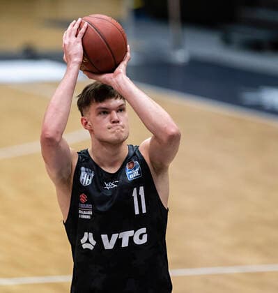 Maik Kotsar (Towers) beim Freiwurf 04.05.21, Hamburg Towers vs. BG Göttingen, Hamburg-Wilhelmsburg, edel-optics Arena, easyCredit BBL, Basketball Bundesliga, Saison 2020 2021, 33. Spieltag Â