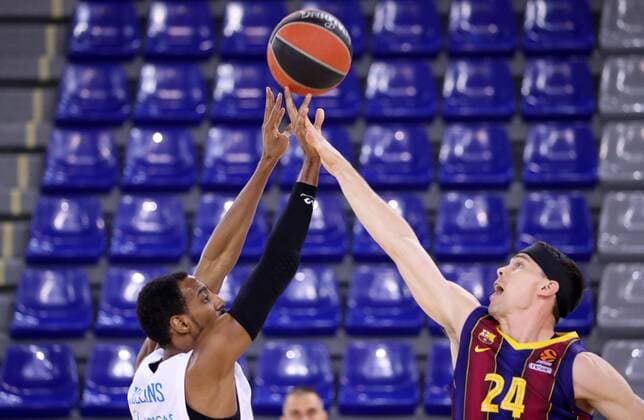 May 04, 2021, Barcelona, Catalonia, Spain: Kyle Kuric and Hollins during the match betweeen FC Barcelona, Barca and Zenit Saint Petersburg, corresponding to the 5th match of the 1 4 final of the Euroleague, played at the Palau Blaugrana. Photo: JGS Cordon Press Cordon Press