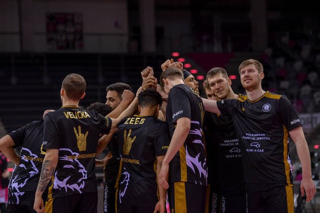 easyCredit BBL, Telekom Baskets Bonn vs. Basketball Loewen Braunschweig, 05.05.2021 Braunschweig stimmt sich auf das Spiel ein, easyCredit BBL, Telekom Baskets Bonn vs. Basketball Loewen Braunschweig am 05.05.2021 im Telekom Dome Bonn, Bonn (Nordrhein-Westfalen) Copyright: xBEAUTIFULxSPORTS Mueller-Laschetx