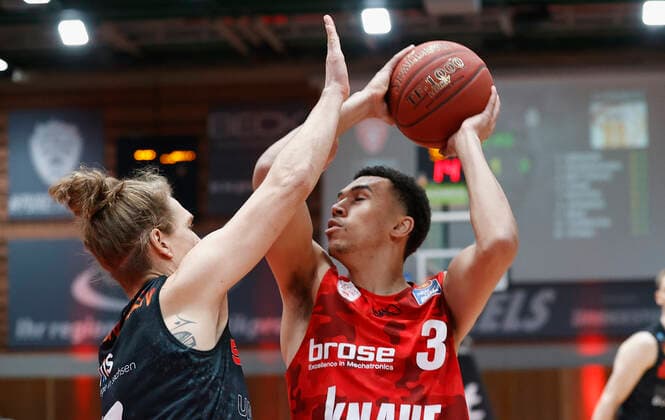 05.05.2021, Basketball, BBL 2020 2021, 33. Spieltag, s.Oliver Wuerzburg - NINERS Chemnitz, GER, Wuerzburg, s.Oliver Arena, Bild: v. li. Malte Ziegenhagen (NINERS Chemnitz) und Tyson Ward (s.Oliver Wuerzburg) Copyright: HMBxMedia xHeikoxBecker