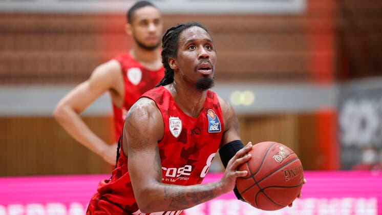 05.05.2021, Basketball, BBL 2020 2021, 33. Spieltag, s.Oliver Wuerzburg - NINERS Chemnitz, GER, Wuerzburg, s.Oliver Arena, Bild: v. li. Robert Lowery (s.Oliver Wuerzburg) Copyright: HMBxMedia xHeikoxBecker