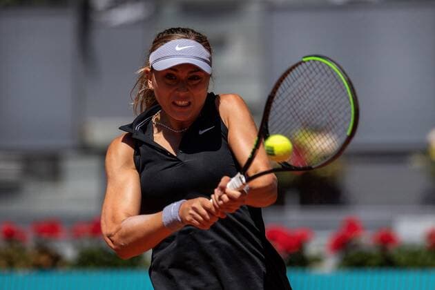 CAPTION CORRECTION: ROUND Paula Badosa of Spain in action against Ashleigh Barty of Australia during their Mutua Madrid Open women s semi-final match held in Madrid, Spain, 06 May 2021. Mutua Madrid Open tennis tournament !ACHTUNG: NUR REDAKTIONELLE NUTZUNG!  Copyright: xRODRIGOxJIMENEZx GRAF680 20210506-637559130458857757