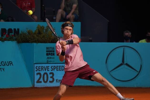 John Isner (US) VS AndréiRubliov (RUS) Durning Match Master 1000 - Mutua Madrid Open 2021, Madrid May 6, 2021 Cordon Press