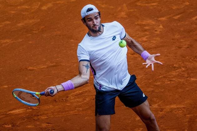 Matteo Berrettini of Italy in action against Federico Delbonis of Argentina during their Mutua Madrid Open tennis tournament round of 16 tennis match held in Madrid, central Spain, 06 May 2021. Federico Delbonis vs Matteo Berrettini !ACHTUNG: NUR REDAKTIONELLE NUTZUNG!  Copyright: xJuanJoxMartínx GRAF1025 20210506-637559303749358262