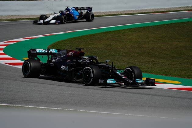 F1 Aramco Grand Prix von Spanien 2021 07.05.2021, Circuit de Catalunya, Barcelona, F1 Aramco Grand Prix von Spanien 2021 , im Bild Lewis Hamilton (GBR 44), Mercedes-AMG Petronas Formula One Team, Testfahrer Roy Nissany (ISR 45), Williams Racing