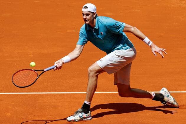 John Isner of the US in action against Dominic Thiem of Austria during their Mutua Madrid Open quartefinal match held in Madrid, Spain, 07 May 2021. Mutua Madrid Open tennis tournament !ACHTUNG: NUR REDAKTIONELLE NUTZUNG!  Copyright: xCHEMAxMOYAx GRAF1478 20210507-637559979322815002