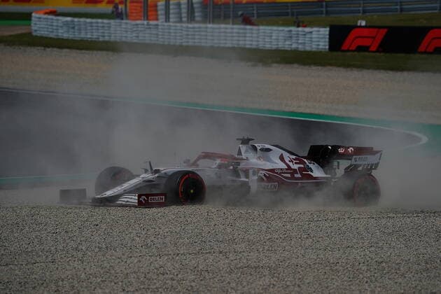 F1 Aramco Grand Prix von Spanien 2021 07.05.2021, Circuit de Catalunya, Barcelona, F1 Aramco Grand Prix von Spanien 2021 , im Bild Ausritt von Testfahrer Robert Kubica (POL 88), Alfa Romeo Racing ORLEN ins Kiesbett in der neuen Kurve 10.