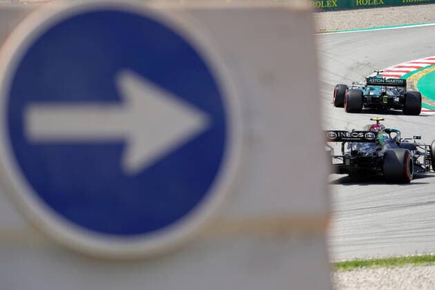 F1 Aramco Grand Prix von Spanien 2021 07.05.2021, Circuit de Catalunya, Barcelona, F1 Aramco Grand Prix von Spanien 2021 , im Bild Sebastian Vettel (DEU 5), Aston Martin Cognizant Formula One Team, Valtteri Bottas (FIN 77), Mercedes-AMG Petronas Formula One Team