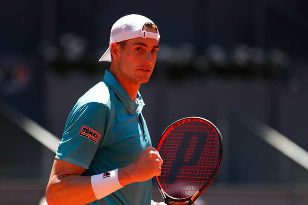 May 7, 2021, MADRID, MADRID, SPAIN: John Isner of United States in action during his Men s Singles match, Quarter of Finals, against Dominic Thiem of Austria on the ATP, Tennis Herren Masters 1000 - Mutua Madrid Open 2021 at La Caja Magica on May 7, 2021 in Madrid, Spain. MADRID SPAIN - ZUMAa181 20210507_zaa_a181_005 Copyright: xOscarxJ.xBarrosox