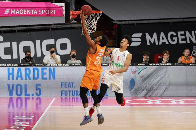 Zweikampf zwischen Troy Caupain (Ulm) und Jason George (Muenchen) GER, FC Bayern Basketball vs. ratiopharm ulm, Basketball, 1.Bundesliga, Saison 2020 2021, 07.05.2021, GER, FC Bayern Basketball vs. ratiopharm ulm, Basketball, 1.Bundesliga, Saison 2020 2021, 07.05.2021, Muenchen Copyright: xEIBNER MarcelxEngelbrechtx EP_EER