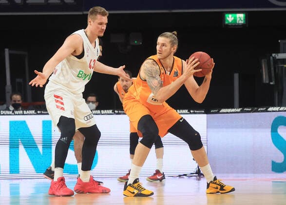 07.05.2021, BBL, FC Bayern Basketball vs Ulm, Audi Dome Muenchen, im Bild: Leon Radosevic (FCB Basketball) vs Dylan Osetkowski (ratiopharm Ulm)
