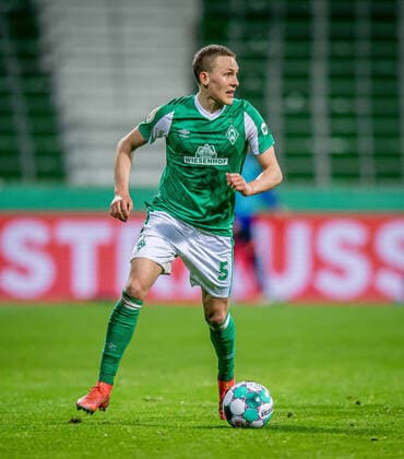 Bremens Ludwig Augustinsson SV Werder Bremen - RB Leipzig 1:2 n.V. 30. April 2021: Bremen, Weserstadion Fussball DFB-Pokal, Halbfinale. SV Werder Bremen - RB Leipzig 1:2 n.V. *** Bremens Ludwig Augustinsson SV Werder Bremen RB Leipzig 1 2 n V 30 April 2021 Bremen, Weserstadion Football DFB Pokal, semi-final SV Werder Bremen RB Leipzig 1 2 n V