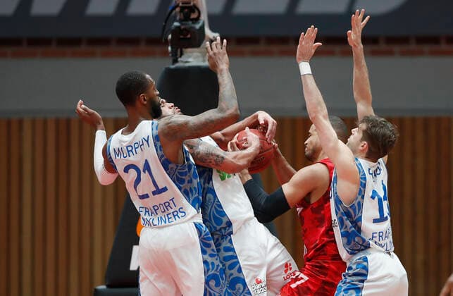 07.05.2021, Basketball, BBL 2020 2021, 28. Spieltag, s.Oliver Wuerzburg - FRAPORT SKYLINERS, GER, Wuerzburg, s.Oliver Arena, Bild: v. li. Kamari Murphy (Fraport Skyliners), Rasheed Moore (Fraport Skyliners), Alex King (s.Oliver Wuerzburg) und Joe Rahon (Fraport Skyliners) Copyright: HMBxMedia xHeikoxBecker
