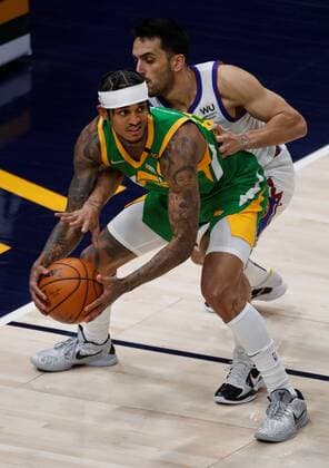 Denver Nuggets guard Facundo Campazzo (R) defends Utah Jazz guard Jordan Clarkson (L) during an NBA, Basketball Herren, USA game at the Vivint Smart Home Arena in Salt Lake City, Utah, USA, 07 May 2021. Utah Jazz vs. Denver Nuggets !ACHTUNG: NUR REDAKTIONELLE NUTZUNG!  Copyright: xGEORGExFREYx AME6139 20210508-637560454725226777