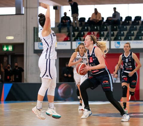 08.05.2021, Fribourg, St-LÃ onard di Friborgo, Patrick Baumann Swiss Cup Frauen: Geneve Elite Basket - BCF Elfic Fribourg, Am Ball 0 Koenen Taylor (Elfic Fribourg) Fribourg Fribourg Schweiz Copyright: xJustPictures.ch TilxBuergyx