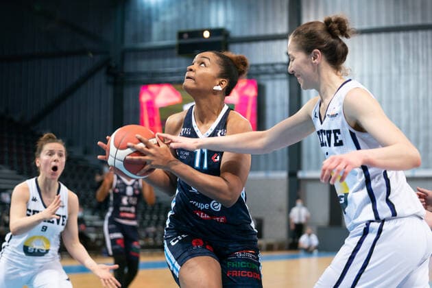 08.05.2021, Fribourg, St-LÃ onard di Friborgo, Patrick Baumann Swiss Cup Frauen: Geneve Elite Basket - BCF Elfic Fribourg, Am Ball 11 Dihigo Bravo Yeinn-y (Elfic Fribourg) gegen 22 Puijalon Amelia (Geneve Elite Basket) Fribourg Fribourg Schweiz Copyright: xJustPictures.ch TilxBuergyx
