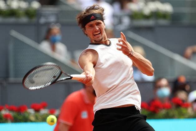 Alexander Zverev of Germany in action during his semifinal match against Dominic Thiem of Austria at the Mutua Madrid Open tennis ?tournament in Madrid, central Spain, 08 May 2021. Alexander Zverev - Dominic Thiem !ACHTUNG: NUR REDAKTIONELLE NUTZUNG!  Copyright: xRodrigoxJimenezx GRAF2375 20210508-637560890616776004