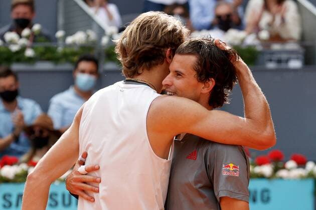 Alexander Zverev of Germany (L) greets Dominic Thiem of Austria after winning in their semifinal match at the Mutua Madrid Open tennis ?tournament in Madrid, central Spain, 08 May 2021. Alexander Zverev - Dominic Thiem !ACHTUNG: NUR REDAKTIONELLE NUTZUNG!  Copyright: xChemaxMoyax GRAF2490 20210508-637560937397801262