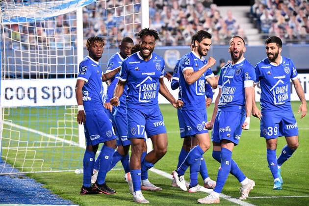 JOIE - FAIR PLAY - 17 YOANN SALMIER (TRO) - 10 FLORIAN TARDIEU (TRO) - 06 ROMINIGUE KOUAME (TRO) - 20 RUI PIRES (TRO) - 39 UMUT BOZOK (TRO) FOOTBALL : Troyes vs Dunkerque - Ligue 2 BKT - 08 05 2021 AnthonyBIBARD FEP Panoramic 