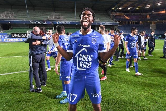 JOIE - FAIR PLAY - CHAMPION DE FRANCE - 17 YOANN SALMIER (TRO) FOOTBALL : Troyes vs Dunkerque - Ligue 2 BKT - 08 05 2021 AnthonyBIBARD FEP Panoramic 