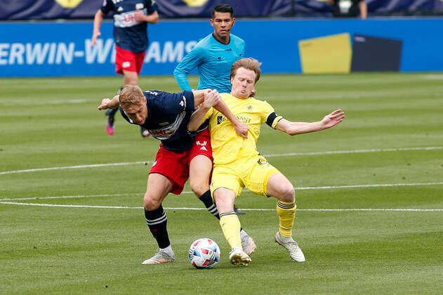 NASHVILLE, TN - MAY 08: New England Revolution forward Adam Buksa (9) fouls Nashville SC midfielder Dax McCarty (6) while chasing down a pass during a match between Nashville SC and New England Revolution, May 8, 2021, at Nissan Stadium in Nashville, Tennessee. (Photo by Matthew Maxey Icon Sportswire) SOCCER: MAY 08 MLS, Fussball Herren, USA - New England Revolution at Nashville SC Icon21050806
