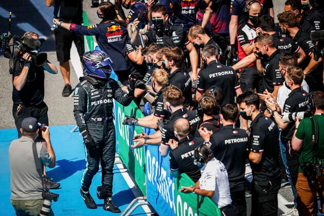 HAMILTON Lewis (gbr), Mercedes AMG F1 GP W12 E Performance, portrait celebrating his 100th pole position during the Formula 1 Aramco Gran Premio De Espana 2021 from May 07 to 10, 2021 on the Circuit de Barcelona-Catalunya, in Montmelo, near Barcelona, Spain FORMULE 1 : Grand prix d Espagne - Barcelone - 08 05 2021 DPPI Panoramic  00121006__V2_3398