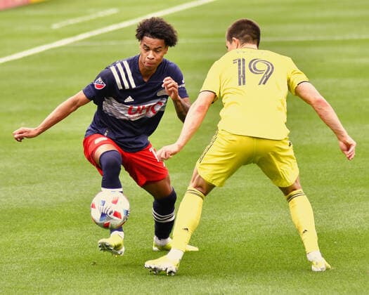 May 08, 2021: New England forward, Tajon Buchanan (17), tries to work around Nashville midfielder, Alex Muyl (19), during the MLS, Fussball Herren, USA match between New England Revolution and Nashville SC at Nissan Stadium in Nashville, TN. CSM Nashville USA - ZUMAc04_ 20210508_zaf_c04_114 Copyright: xKevinxLangleyx