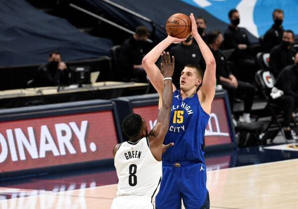 Denver Nuggets center Nikola Jokic 15 (R) goes up for a shot against Brooklyn Nets forward Jeff Green 8 (L), during the first quarter at the Ball Arena in Denver, CO, USA, 08 May 2021. Denver Nuggets - Brooklyn Nets !ACHTUNG: NUR REDAKTIONELLE NUTZUNG!  Copyright: xToddxPiersonx AME6315 20210509-637561343785164306