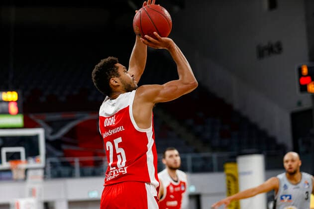 Kenneth Ogbe (Brose Bamberg, 25) Brose Bamberg - HAKRO Merlins Crailsheim - easyCredit-BBL - Basketball Bundesliga - Basketball Saison 2020 21 - 34. Spieltag, 09.05.2021 Bamberg, Brose Arena Copyright: DanielxLöb