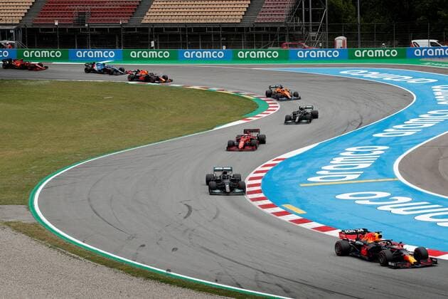 Dutch driver Max Verstappen (R) of Red Bull Team leads at the begining of the Spain s Formula One Grand Prix at Barcelona-Catalunya racetrack in Montmelo, Barcelona, nort-eastern Spain, 09 May 2021. Third round of free sessions !ACHTUNG: NUR REDAKTIONELLE NUTZUNG!  Copyright: xAlejandroxGarcíax GRAFCAT2905 20210509-637561708027409352