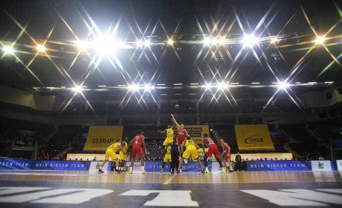 Ludwigsburg , Basketball easyCredit BBL Bundesliga , MHP RIESEN Ludwigsburg vs. Bayern München ,Übersicht beim Tip-Off