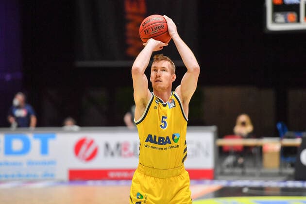 Chemnitz, Deutschland 09. Mai 2021: 1. BBL - 2020 2021 - Niners Chemnitz vs. Alba Berlin Freiwurf von Niels Giffey (Berlin) Messe Chemnitz Sachsen Copyright: xFotostandx xDostmannx