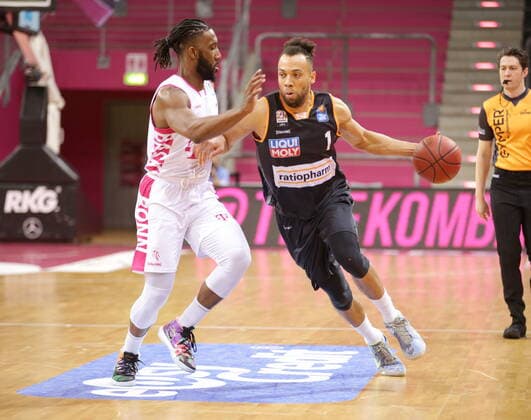 Xavier Pollard Telekom Baskets Bonn vs. Demitrius Conger ratiopharm Ulm easyCredit BBL 1. Bundesliga , Saison 2020 2021 , 34. Spieltag